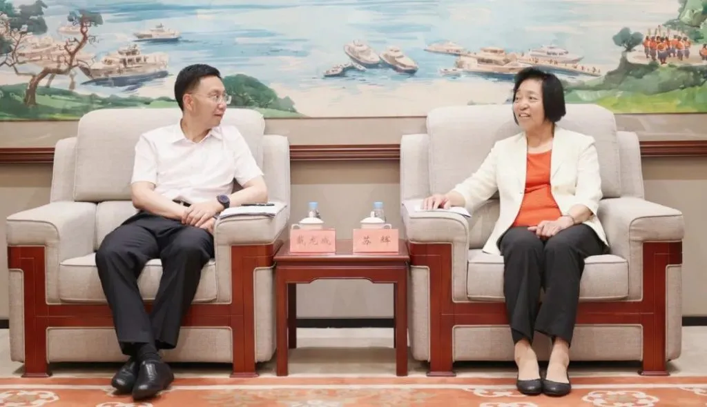 Su Hui, Vice Chairman of the National Committee of the Chinese People's Political Consultative Conference and Chairman of the Central Committee of the Taiwan Democratic Self-Government League, meets with Dai Longcheng, Mayor of Putian City People's Government of Fujian Province.