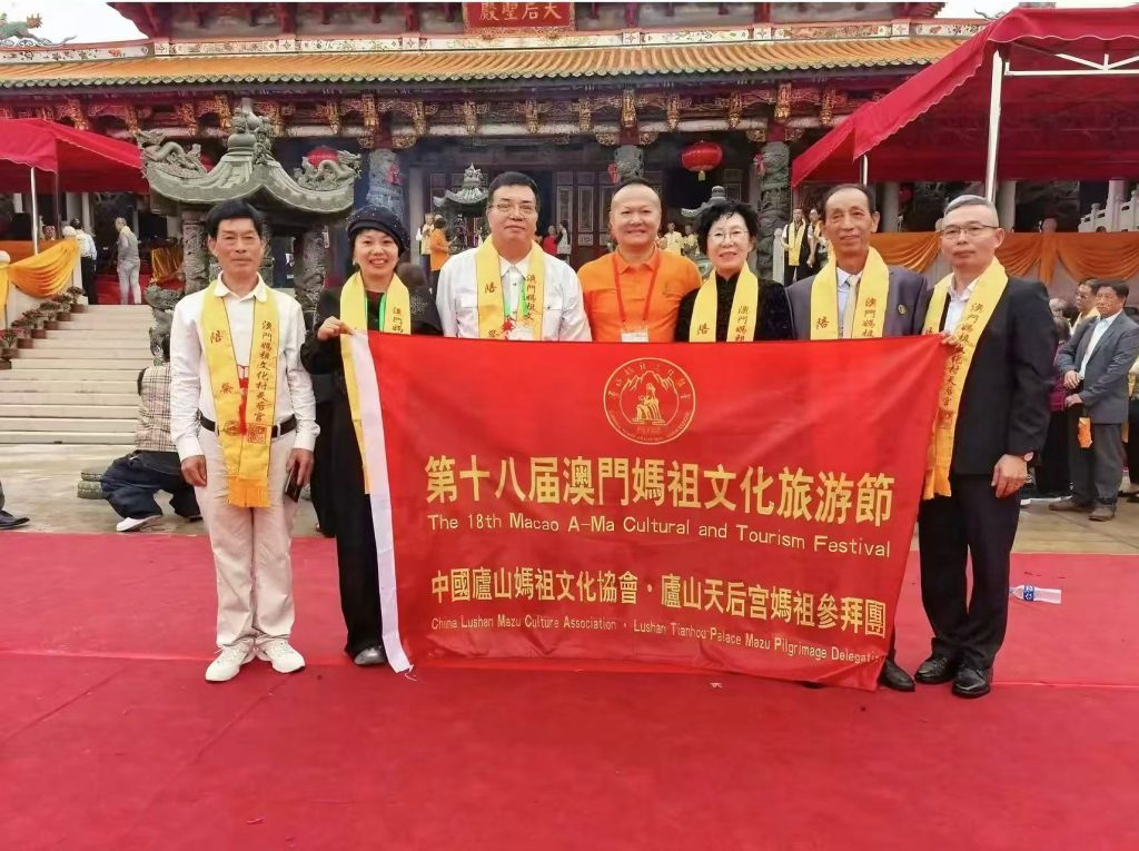 Zhang Huaijun, Li Bin, Chen Erquan, Chen Yanhua, Han Jie, Cao Junping, Zheng Ruiming (in order from left to right)