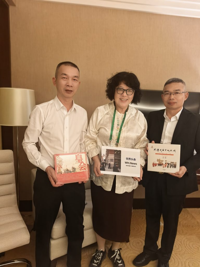 Luo Fujin (left), Shang Jie (middle), and Zheng Ruiming (right)