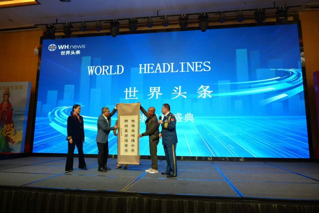 Retired veteran Ji Dongming gifting calligraphy to the organizers