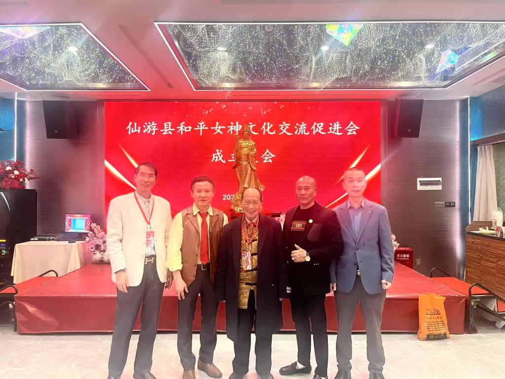 Wu Wenzhong, Zhu Rongbing, Huang Shengfa, Li Wenqi, Luo Fujin (from left to right)