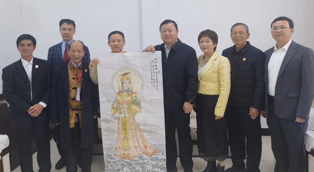 Xianyou County Secretary Wu Haiduan and Mazu Foundation of America Chairman Zhu Rongbing