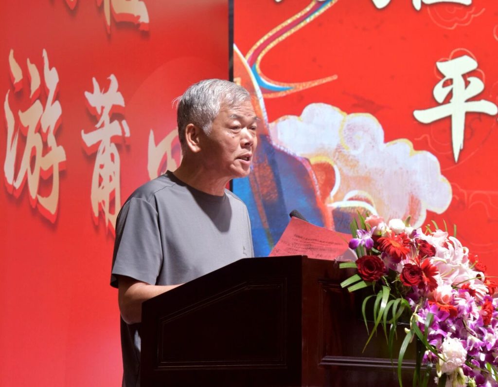 Huang Yuming, former Secretary-General of the Putian Municipal CPPCC, delivers a speech