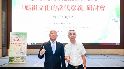 Chairman of the 19th Mazu Culture Tourism Festival Organizing Committee, Chen Mingjin [left] with Luo Fujin from World Headlines [right]